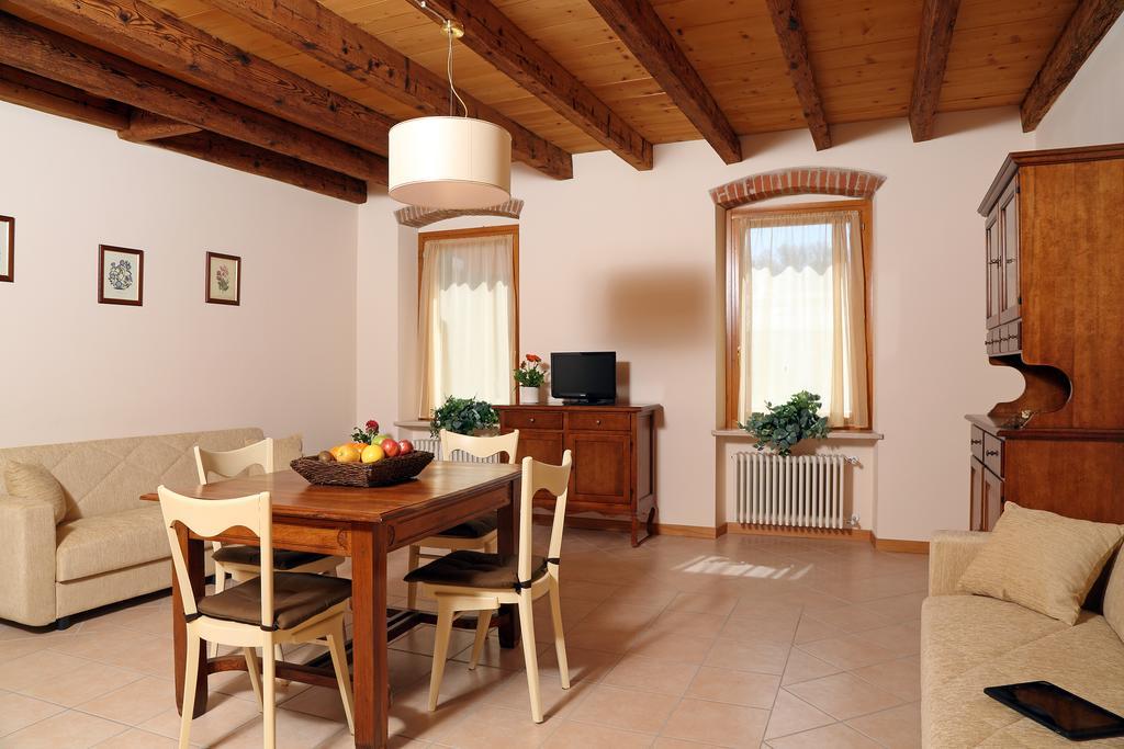 لاتيزي Residence Borgo Mondragon الغرفة الصورة